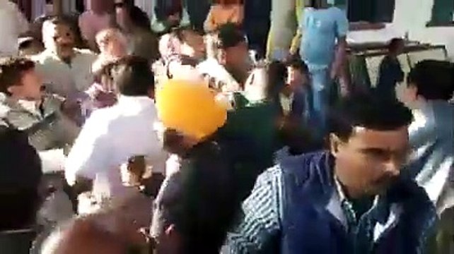 bjp congress workers