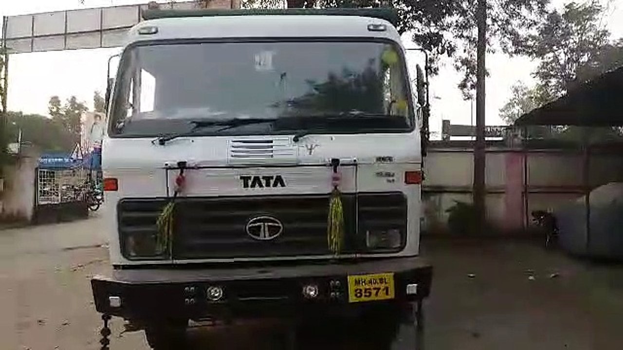 Maharashtra: महाराष्ट्र के ट्रक से रेत की चोरी, पुलिस ने पकड़ा वाहन