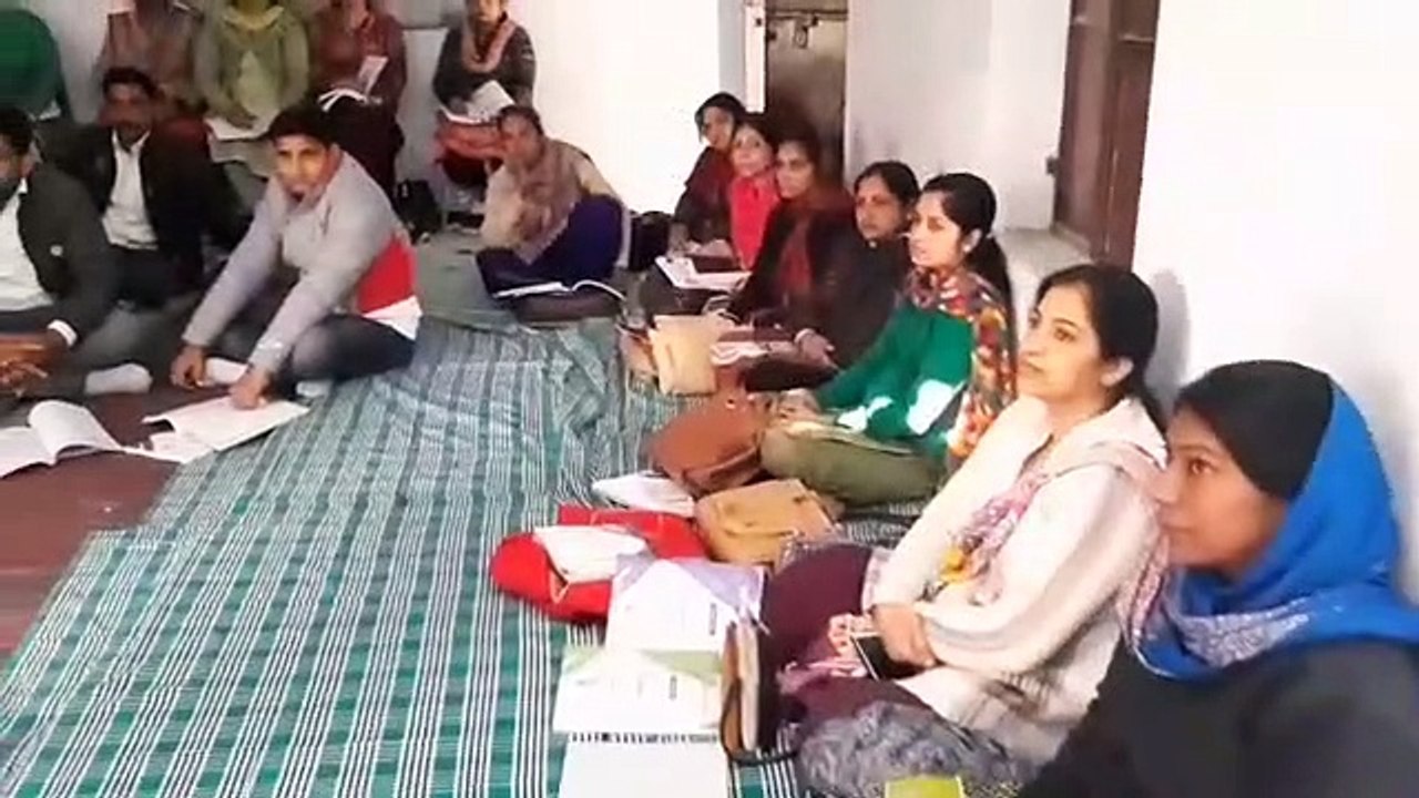 निष्ठा का पाठ पढ़ाकर शिक्षकों को बनाया जा रहा लीडर,सीखाएं जा रहे गुर,लेकिन 180 शिक्षक अनुपस्थित र