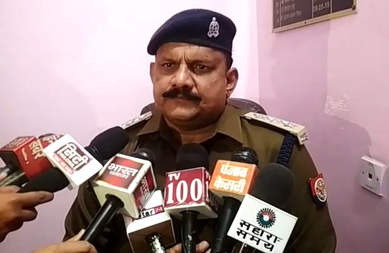 विभागाध्यक्ष ने की जूनियर महिला डॉक्टर से छेड़छाड़, विरोध में थाने में हंगामा, धरने पर बैठे चिक