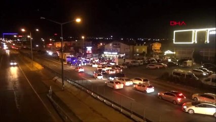 SOKAĞA ÇIKMA YASAĞI KARARIYLA MARKETLERDE SIRA OLUŞTU-14