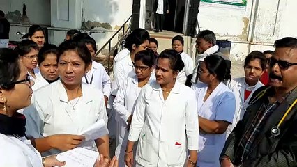 नर्स स्टाफ ने किया काम बंद