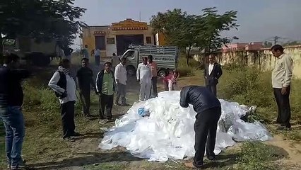 गोदाम से प्रतिबंधित 9 क्विंटल पॉलीथिन की थैलियां जब्त