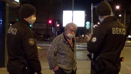 Sokağa çıkma yasağına hastanede yakalanan vatandaşın imdadına polisler yetişti