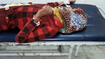 मरीज स्ट्रेचर, ट्रॉलियों में घंटों लेटे  रहे, फिर ली सुध