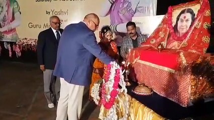 पहली बार दी प्रस्तुति तो हर कोई रह गया चकित