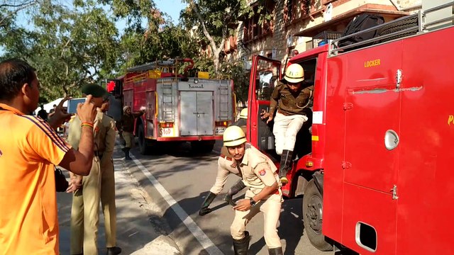 आपदा में बचाव कार्य का किया प्रदर्शन - - एनडीआरएफ द्वारा राजस्थान विवि में मॉक ड्रिल