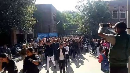 केएन कॉलेज की छात्रओं ने निकाली रैली