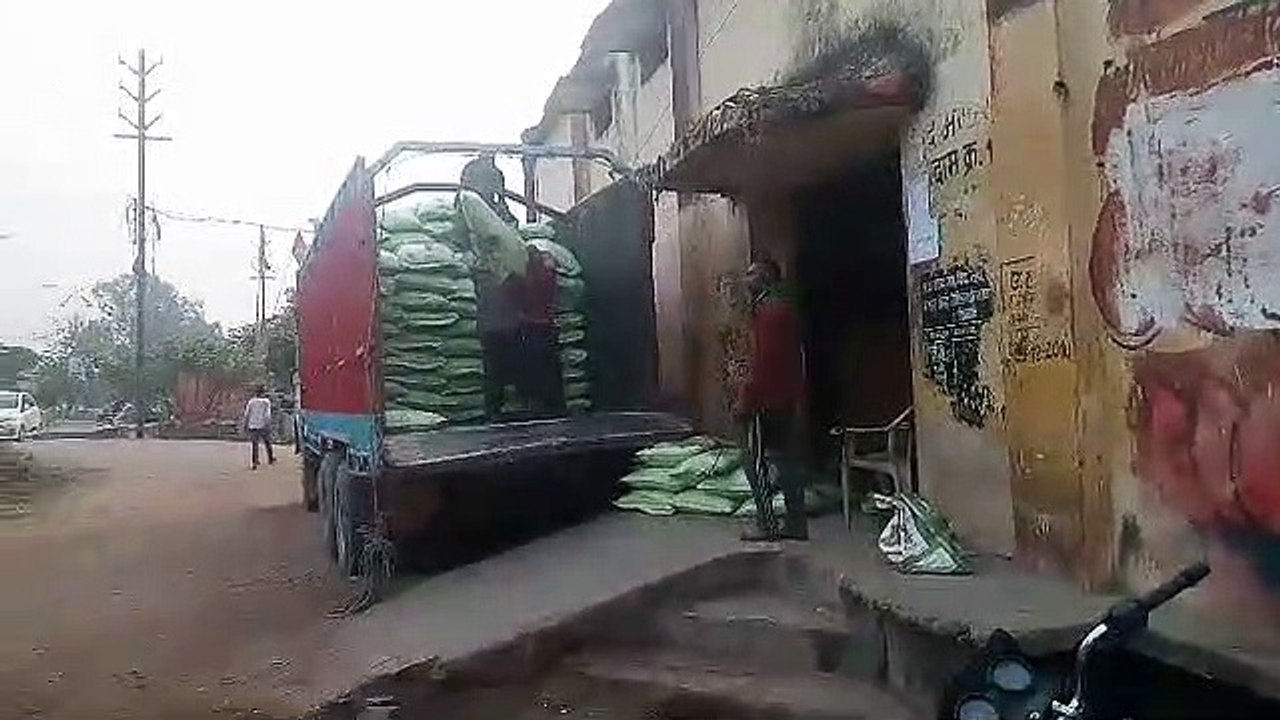 Fertilizer crisis in satna