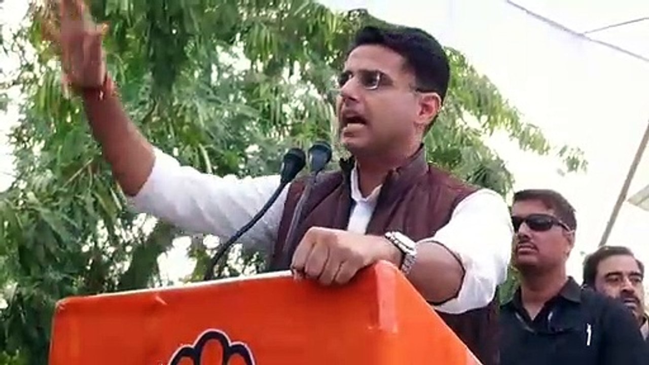 कांग्रेस  पीसीसी से सिविल लाइंस फाटक तक पैदल मार्च