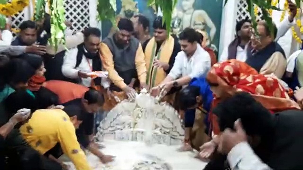 वृंदावन के निधिवन में बांके बिहारी जी का प्राकट्योत्सव, श्रद्धालु मस्ती में सरावोर