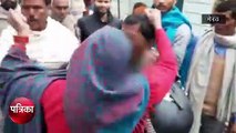 Video: युवती के अपहरण के बाद एसएसपी ऑफिस में हंगामा, आरोपी युवक के पिता को महिला ने जड़े थप्पड़
