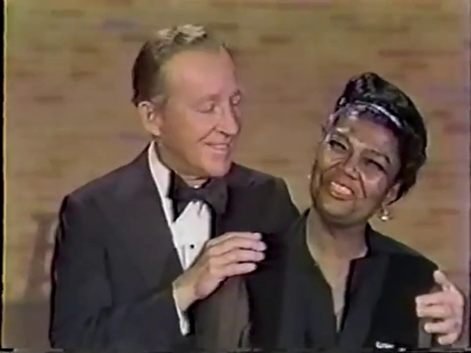 BING CROSBY with Pearl Bailey, Carol Burnett & Bob Hope on Bing Crosby's show 1972 (HD)