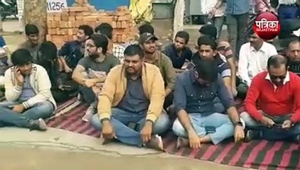 शहीद के पोस्टर हटाने को लेकर भड़के स्थानीय लोग