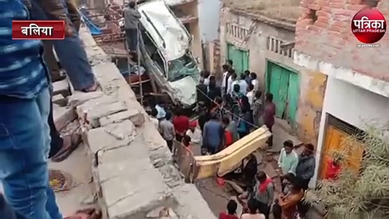 ओवर ब्रिज से गिरी एसयूवी