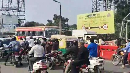 आत्महत्या करने १०० फीट ऊंचे टॉवर पर चढ़ा युवक, बोला- अब महाकाल के दर्शन करूंगा