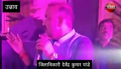 डीएम ने गाया भक्ति संगीत