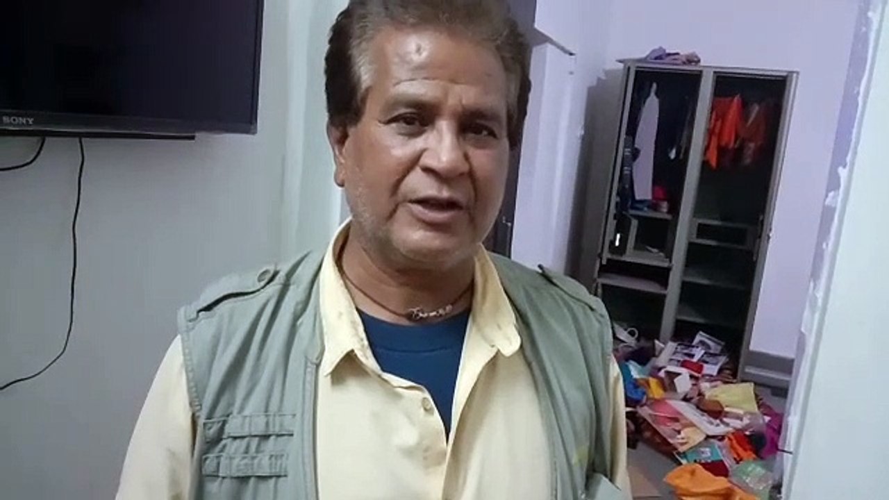 ताले तोड़कर नकदी व जेवरात किए पार