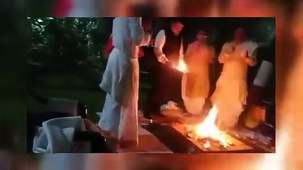 वहां के पंडितों ने फडणवीस से कराई तंत्र साधना