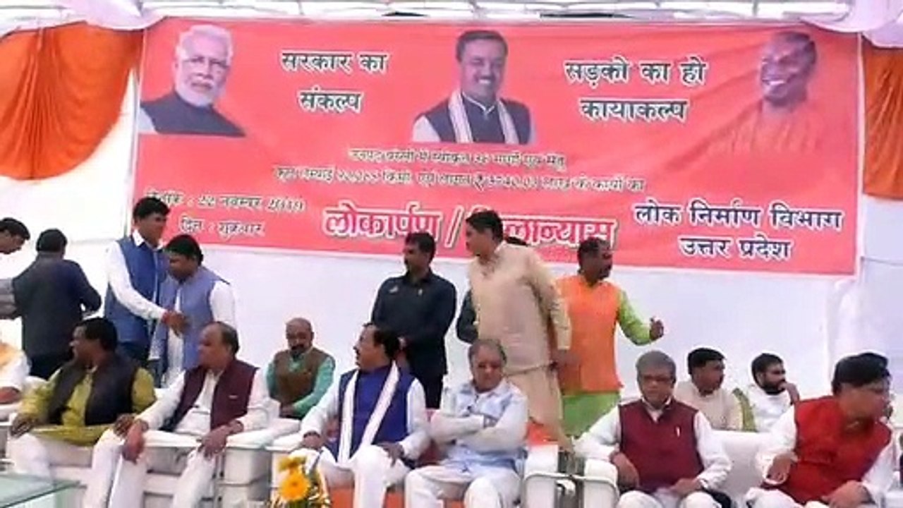 टॉपर छात्रों के घर और स्कूल तक बनेगी पक्की सड़क...