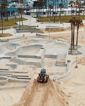 Ensablement du skatepark de Venice Beach pour empêcher les skaters de venir !