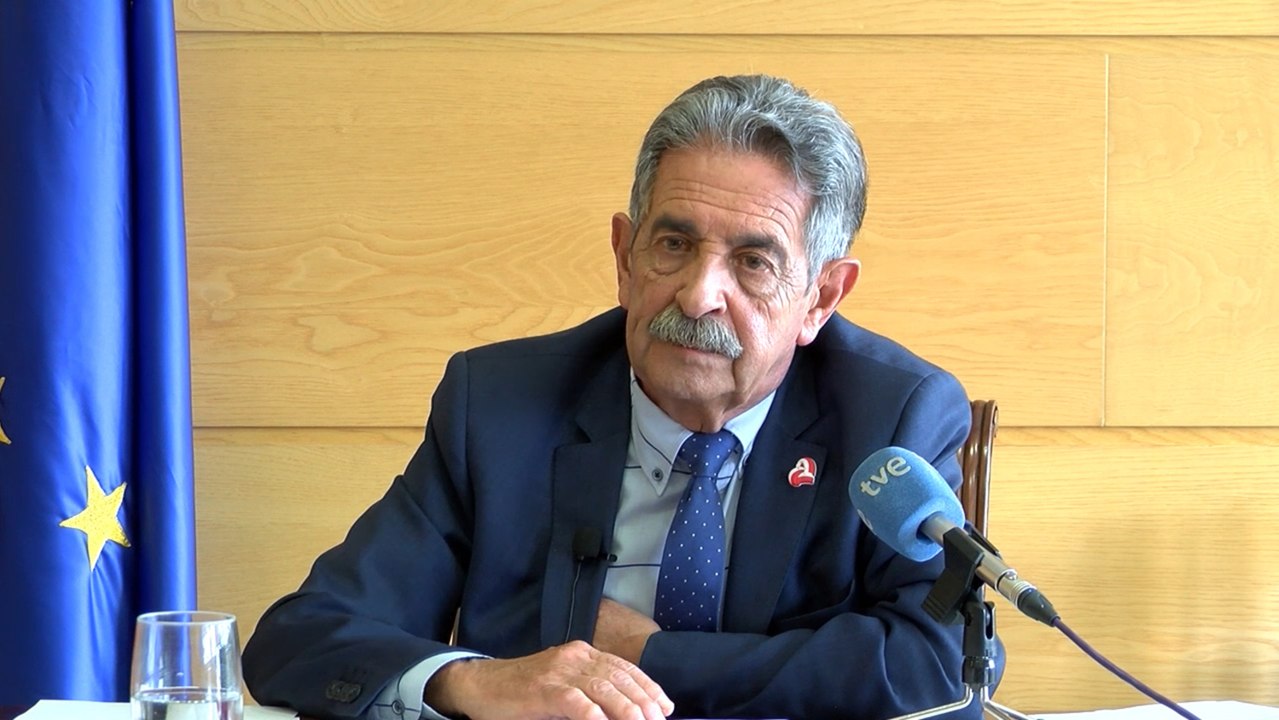 Revilla pide que las CCAA recuperen su "papel en ciertas competencias"