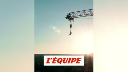 Il jongle suspendu dans le vide - Foot - WTF