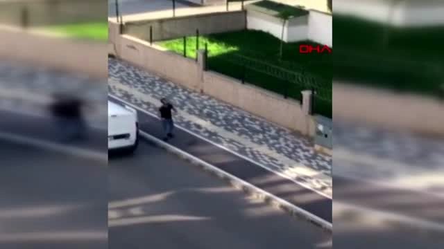 BURSA Fırın çalışanı, şarkılar söyleyerek ekmek sattı