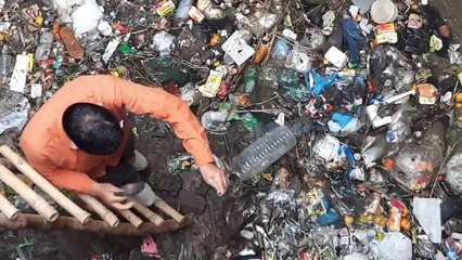 कुए में जिंदगी और मौत की लडाई  कोबरा से जीत गया छोटा-सा जीव