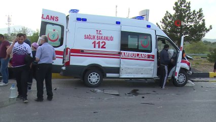 Isparta’da ambulans ile otomobil çarpıştı: 2 yaralı