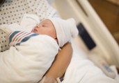 أغرب ولادة: طفلة تولد نتيجة لحادث قوي