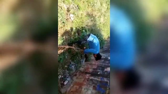 खतरनाक सांपों को पलक झपकते ही पकड़ लेते है राकेश, आप भी मिलिए इस 'खतरों के खिलाड़ी' से