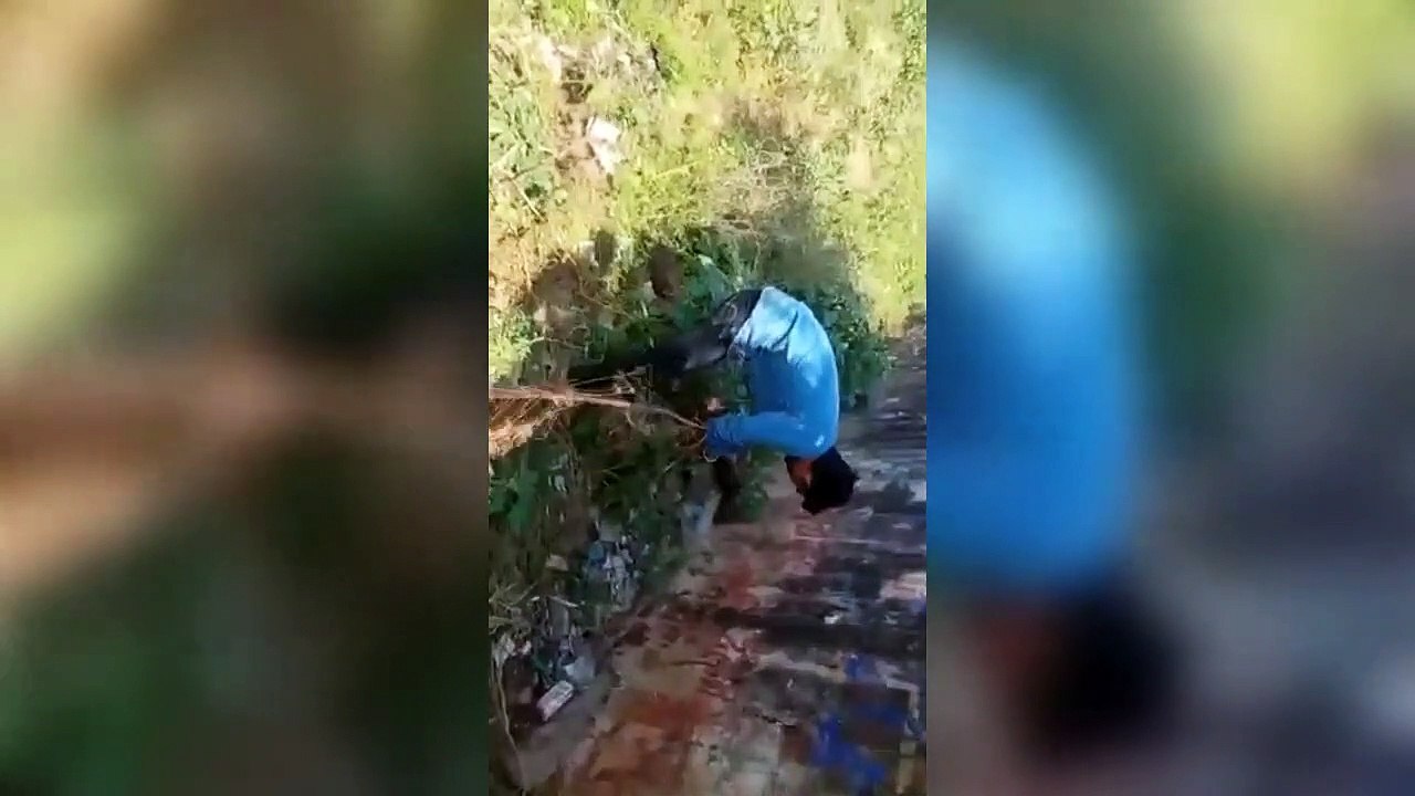 खतरनाक सांपों को पलक झपकते ही पकड़ लेते है राकेश, आप भी मिलिए इस 'खतरों के खिलाड़ी' से