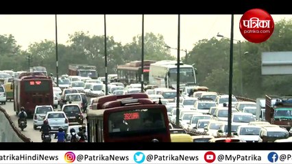 दिल्ली में ट्रैफिक पुलिस के खौफ से कुत्ते नें लगाया हेलमैट