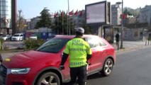 Beşiktaş'ta polis, trafikteki sürücüleri denetledi
