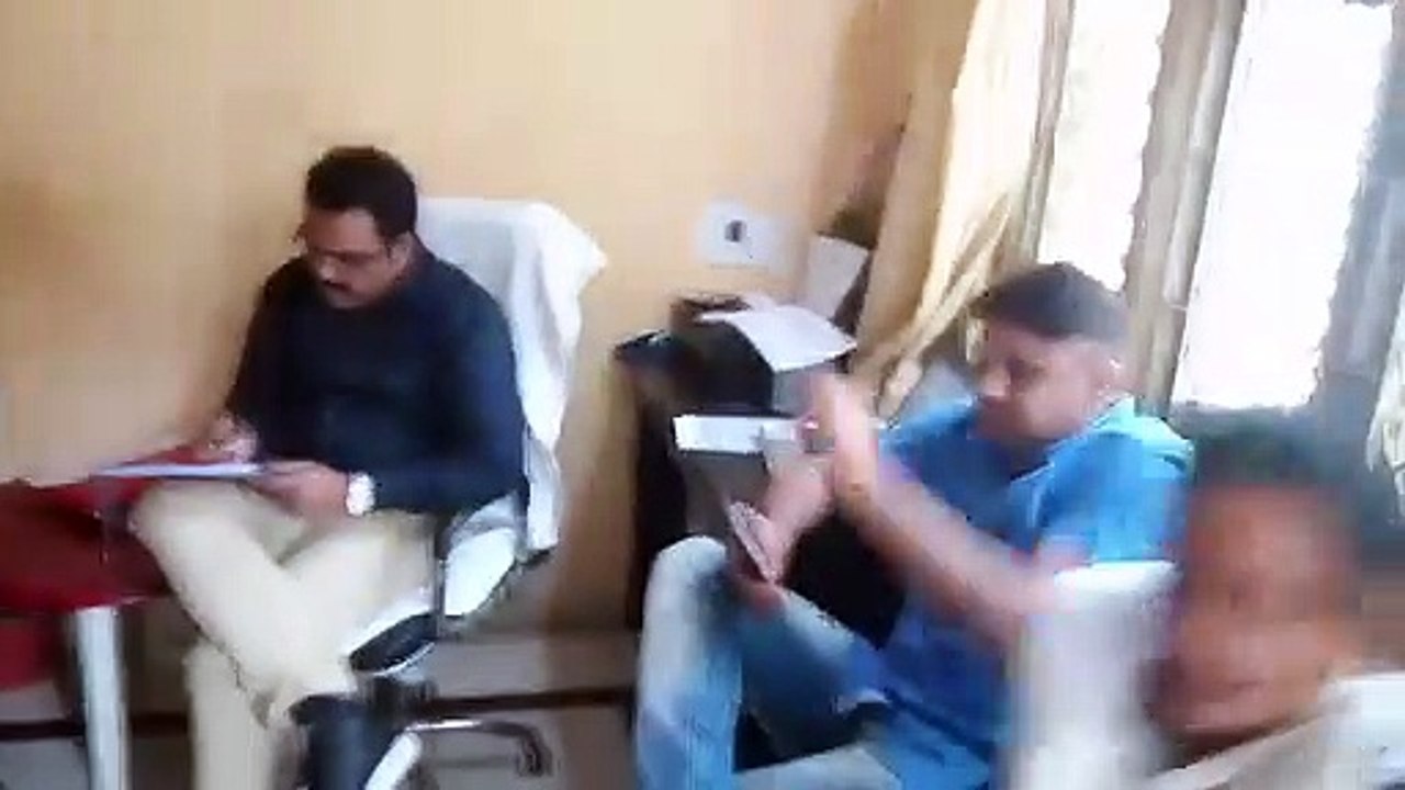 janpad AE caught taking bribe