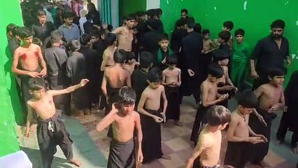 वीडियो : बच्चों ने खुद को किया लहूलुहान