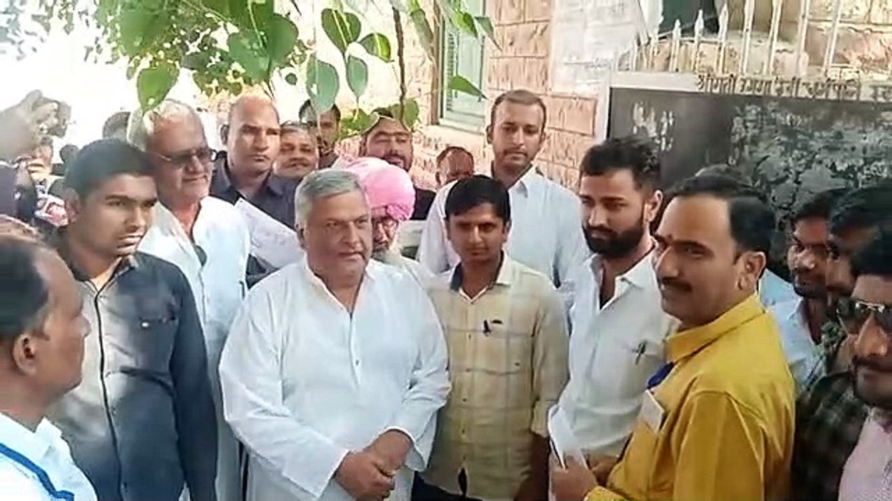 देखिए क्या हुआ जब एक बूथ पर आमने-सामने हुए मिर्धा व बेनीवाल
