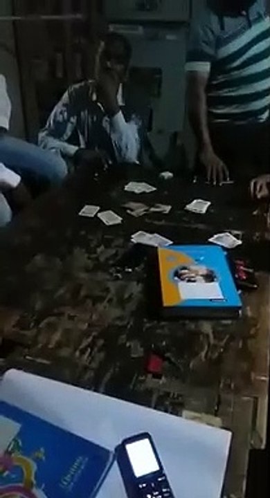 बिजली घर के अंदर रात के अंधेरे में कर्मचारी कर रहे थे ये गलत काम, देखें वायरल वीडियो