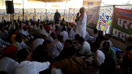 पंचायतों के पुनर्गठन में राजनीतिक विद्वैष का आरोप, भाजपा ने हनुमान चौराहा पर दिया धरना