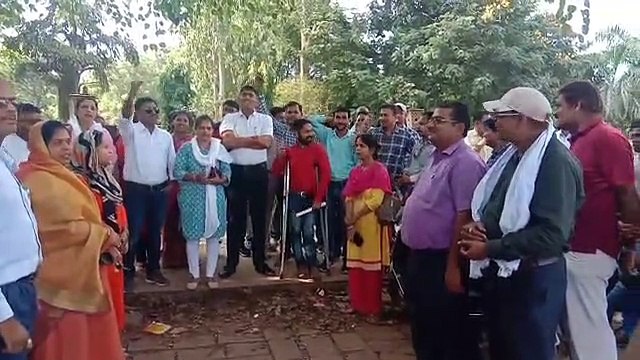 Contract-railway employees and GRS assistants strike