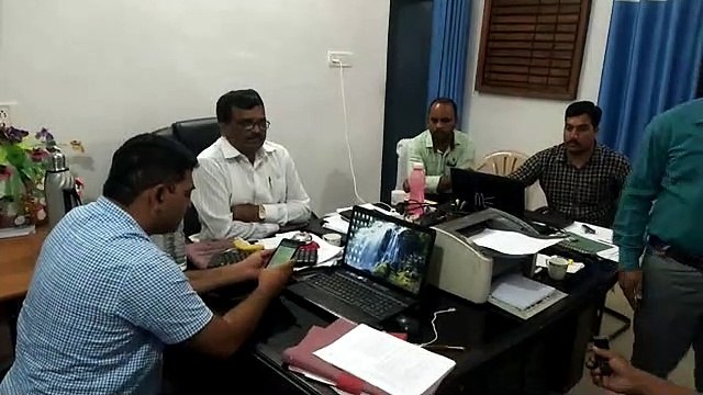 बिल पास करने के एवज में 10 हजार की रिश्वत लेते जनपद सीइओ गिरफ्तार