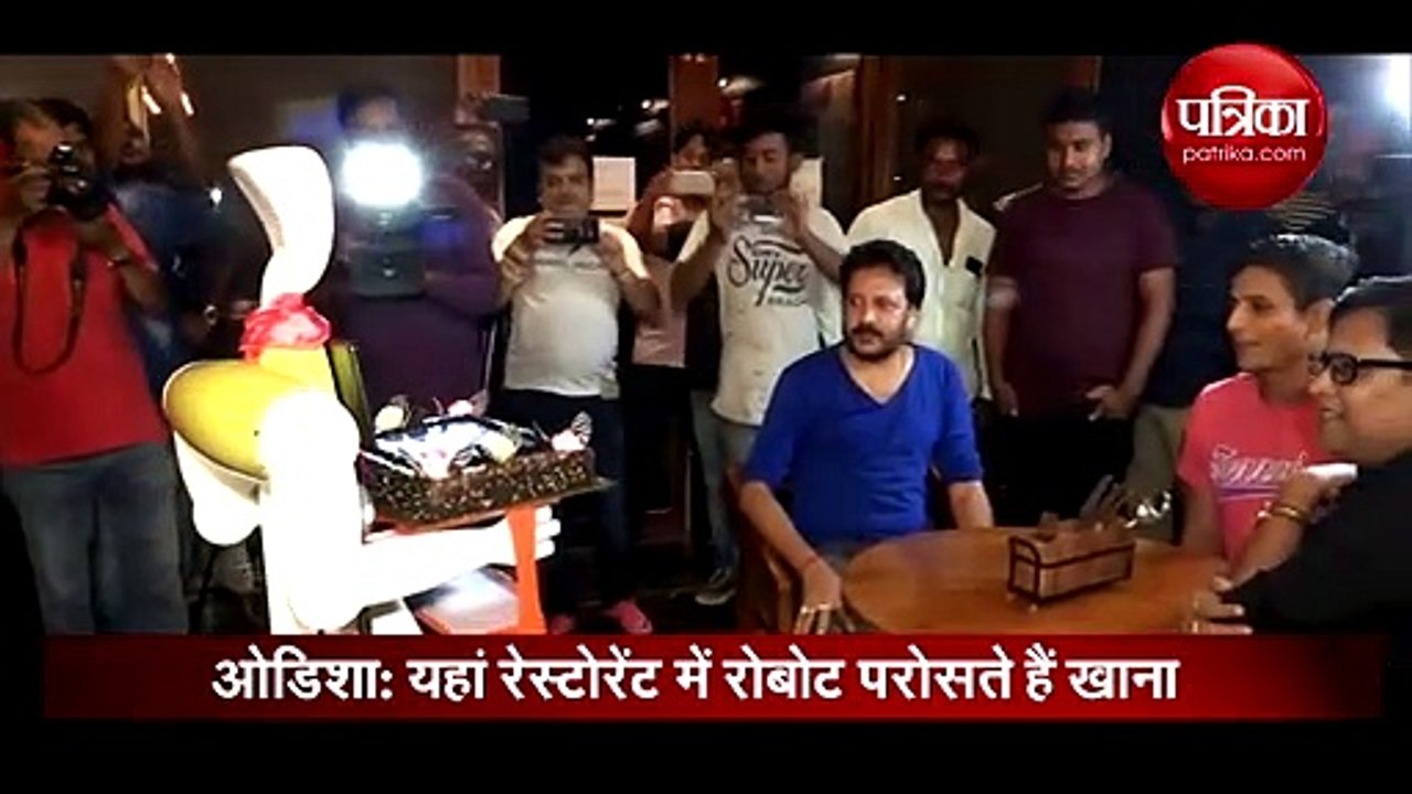 ओडिशा: भुवनेश्वर  के रेस्टोरेंट में रोबोट परोसते हैं खाना