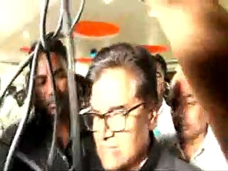 शिवपाल का नाम सुनते ही भड़के रामगोपाल, आपत्तिजनक भाषा का प्रयोग, देखें वीडियो