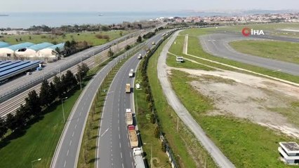 Atatürk Havalimanı'nda çevresindeki kilometrelerce kamyon kuyruğu