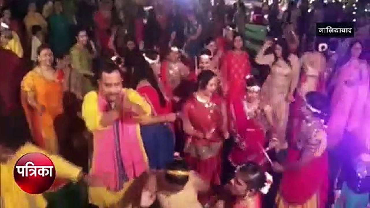 नवरात्रि में डांडिया की धूम