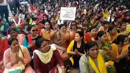 अतिथि विद्वानों का प्रदर्शन : सरकार को दी चेतावनी, देखें - वीडियो