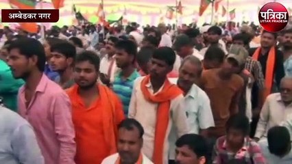 उपचुनाव से पहले सपा को डिप्टी सीएम ने दिया बड़ा झटका, इन्हें दिलाई पार्टी की सदस्यता