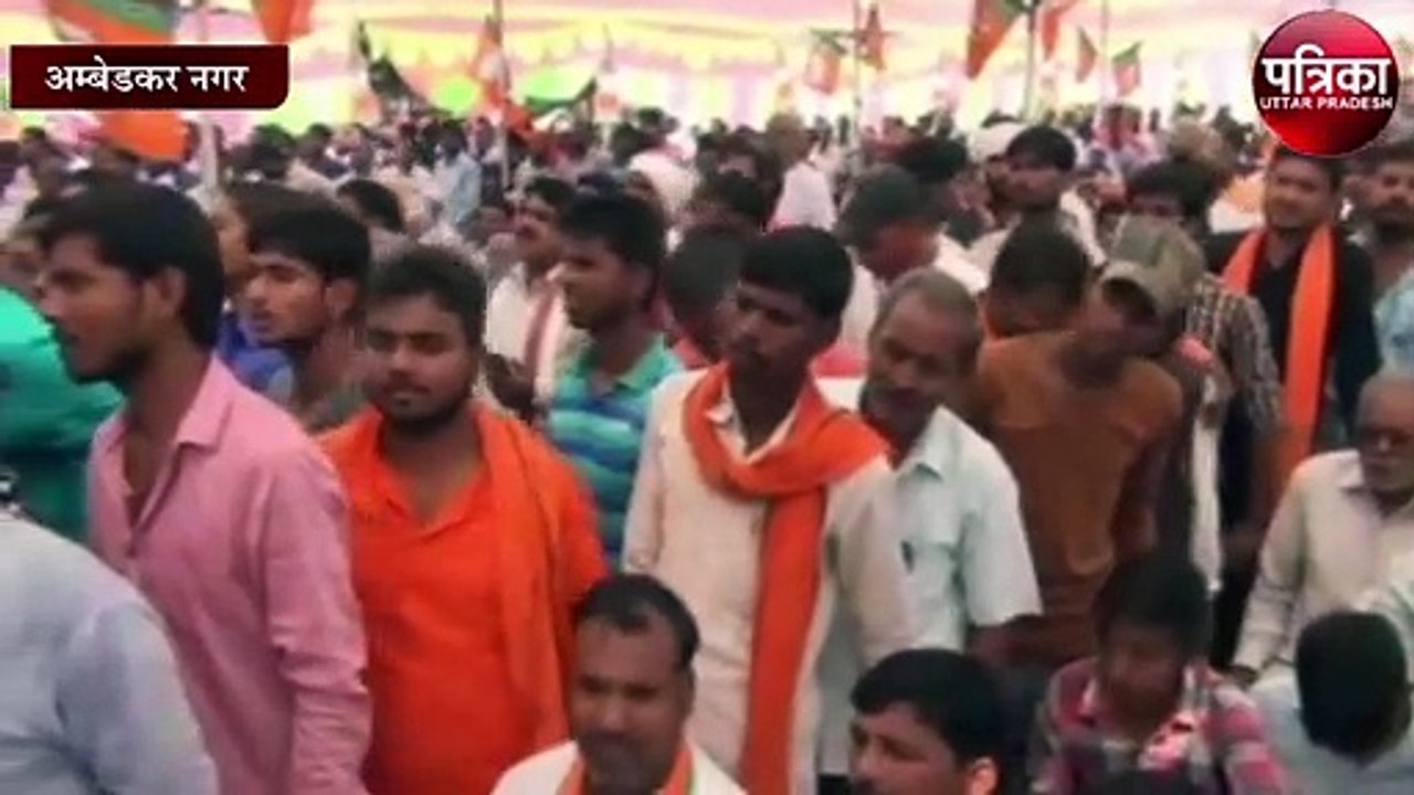 उपचुनाव से पहले सपा को डिप्टी सीएम ने दिया बड़ा झटका, इन्हें दिलाई पार्टी की सदस्यता