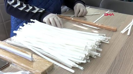 KIRKLARELİ OKULDA YOĞURT KABI SAPI KULLANARAK YÜZ KORUYUCU SİPERLİK ÜRETİYORLAR